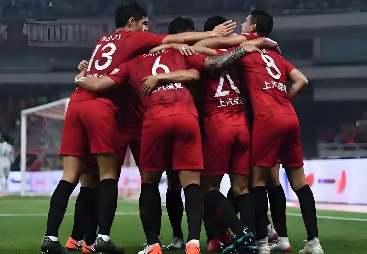 本土足球联赛球队气势汹汹,球员表现出色 本土足球联赛球队气势汹汹,球员表现出色