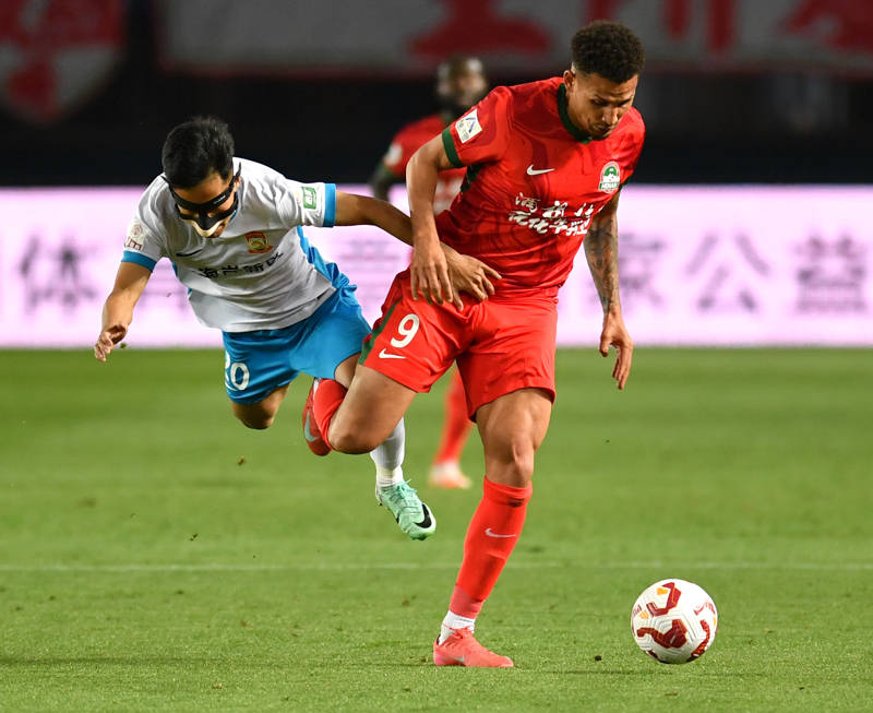 利兹联客场铁定败北,深陷保级泥潭的简单介绍 利兹联客场铁定败北,深陷保级泥潭的简单介绍