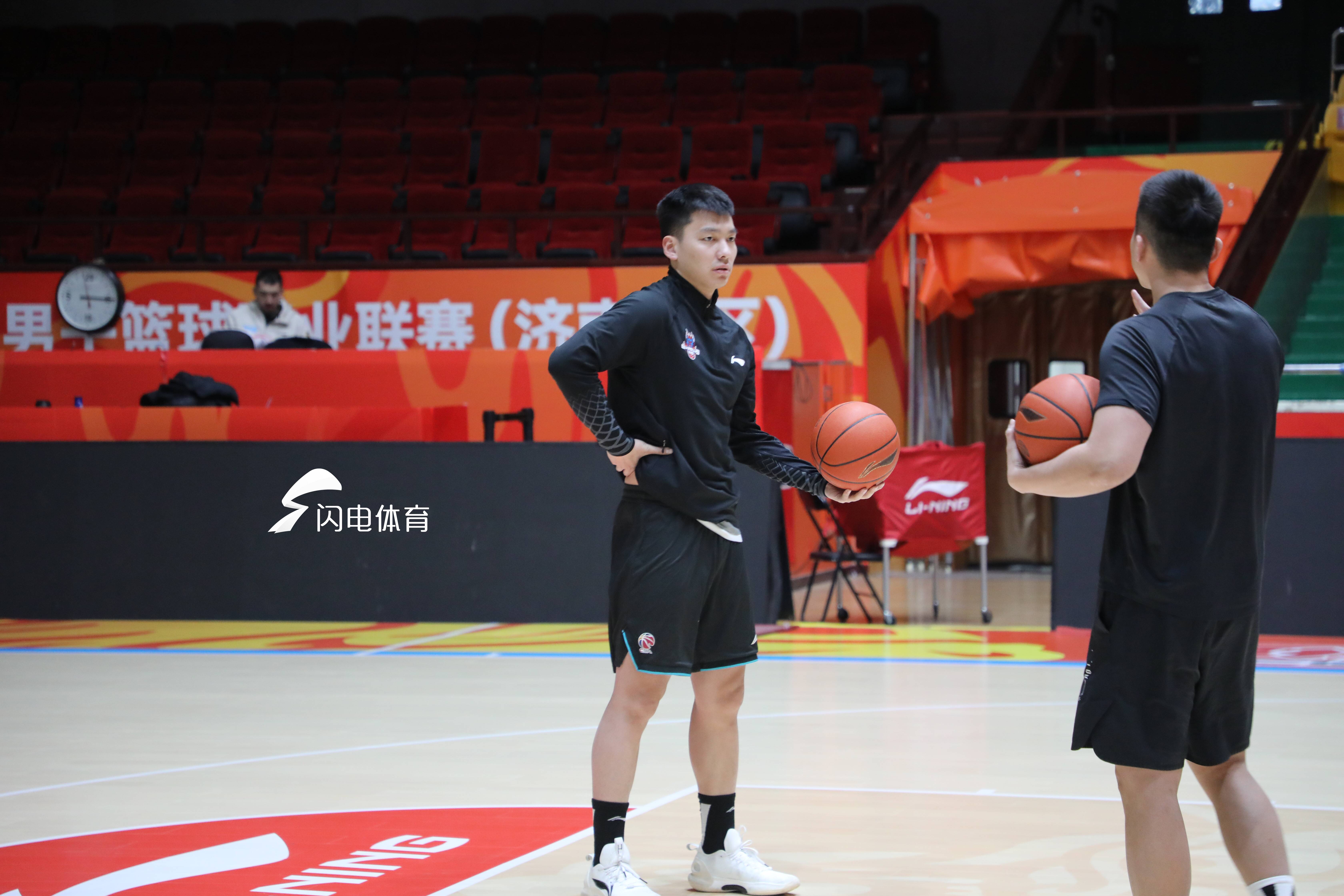 篮球青年选手集结备战世界锦标赛,雄心勃发的简单介绍 篮球青年选手集结备战世界锦标赛,雄心勃发的简单介绍