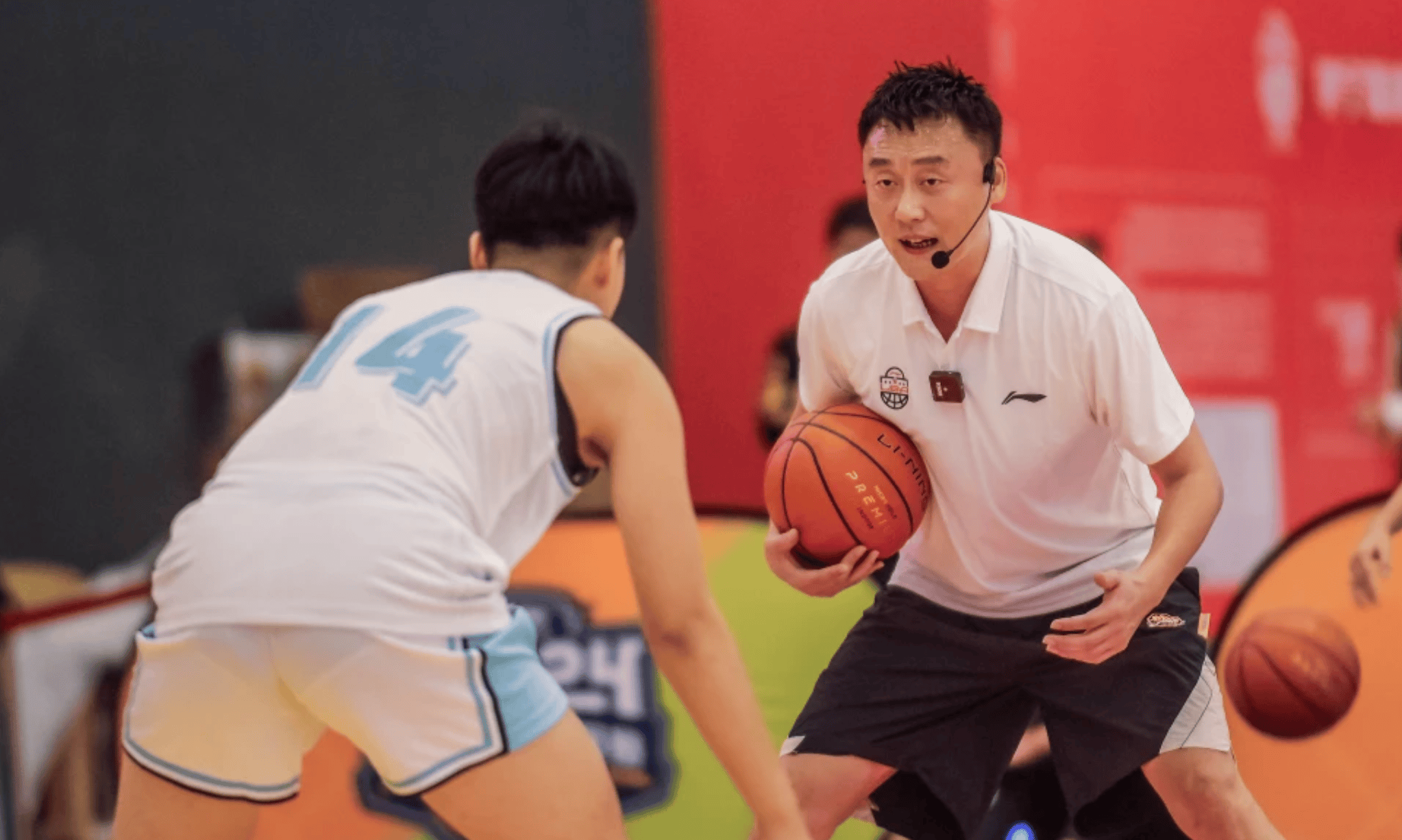 广东男篮险胜青岛男篮，艰难取胜保持势头