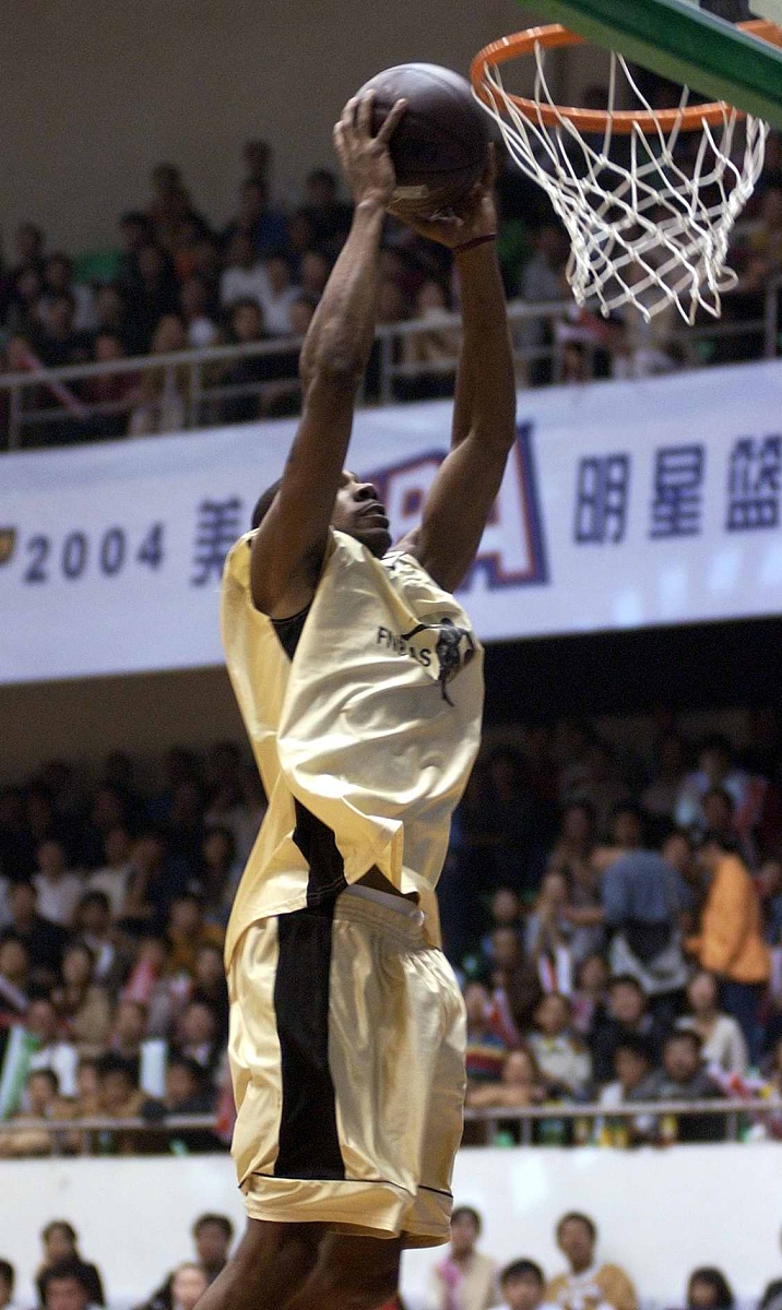 雄鹿主场绝杀独行侠,米德尔顿21分8篮板 雄鹿主场绝杀独行侠,米德尔顿21分8篮板