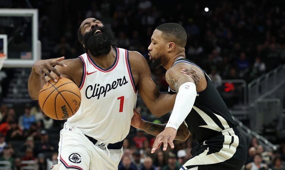 火箭不敌雄鹿,哈登状态低迷 火箭不敌雄鹿,哈登状态低迷