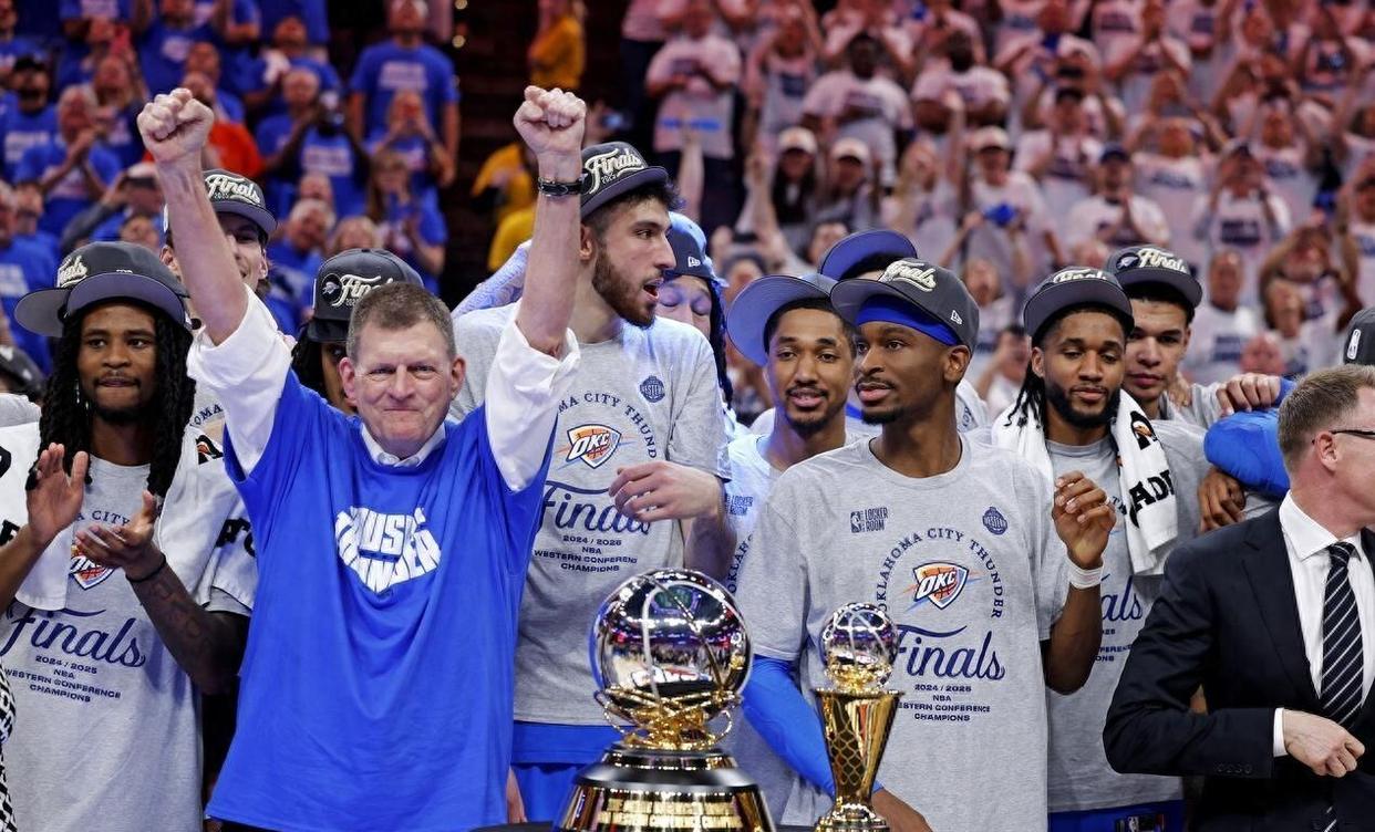 勇士力克雷霆,迎来七连胜 勇士力克雷霆,迎来七连胜