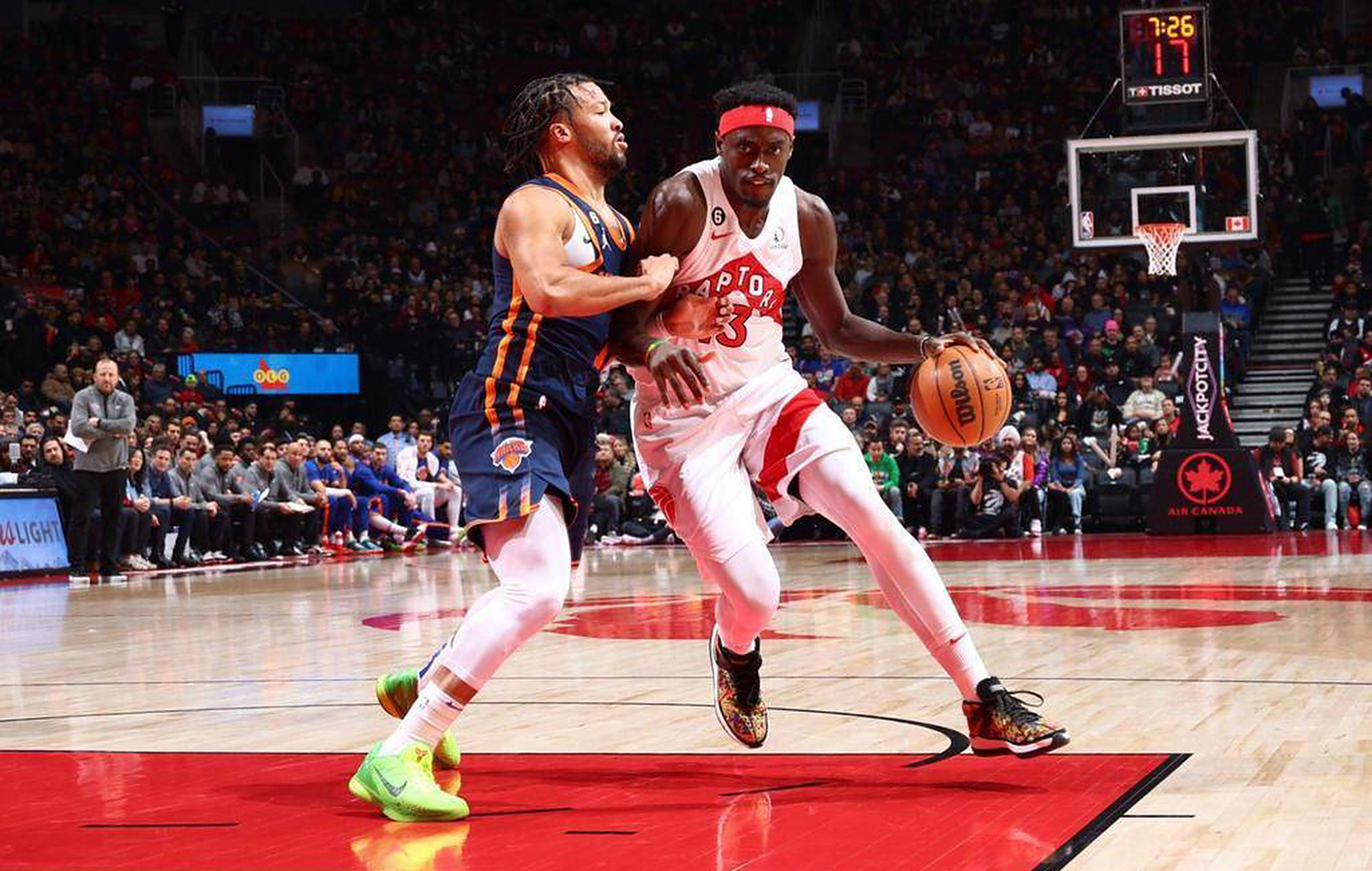 猛龙队主场不敌尼克斯队 猛龙队主场不敌尼克斯队