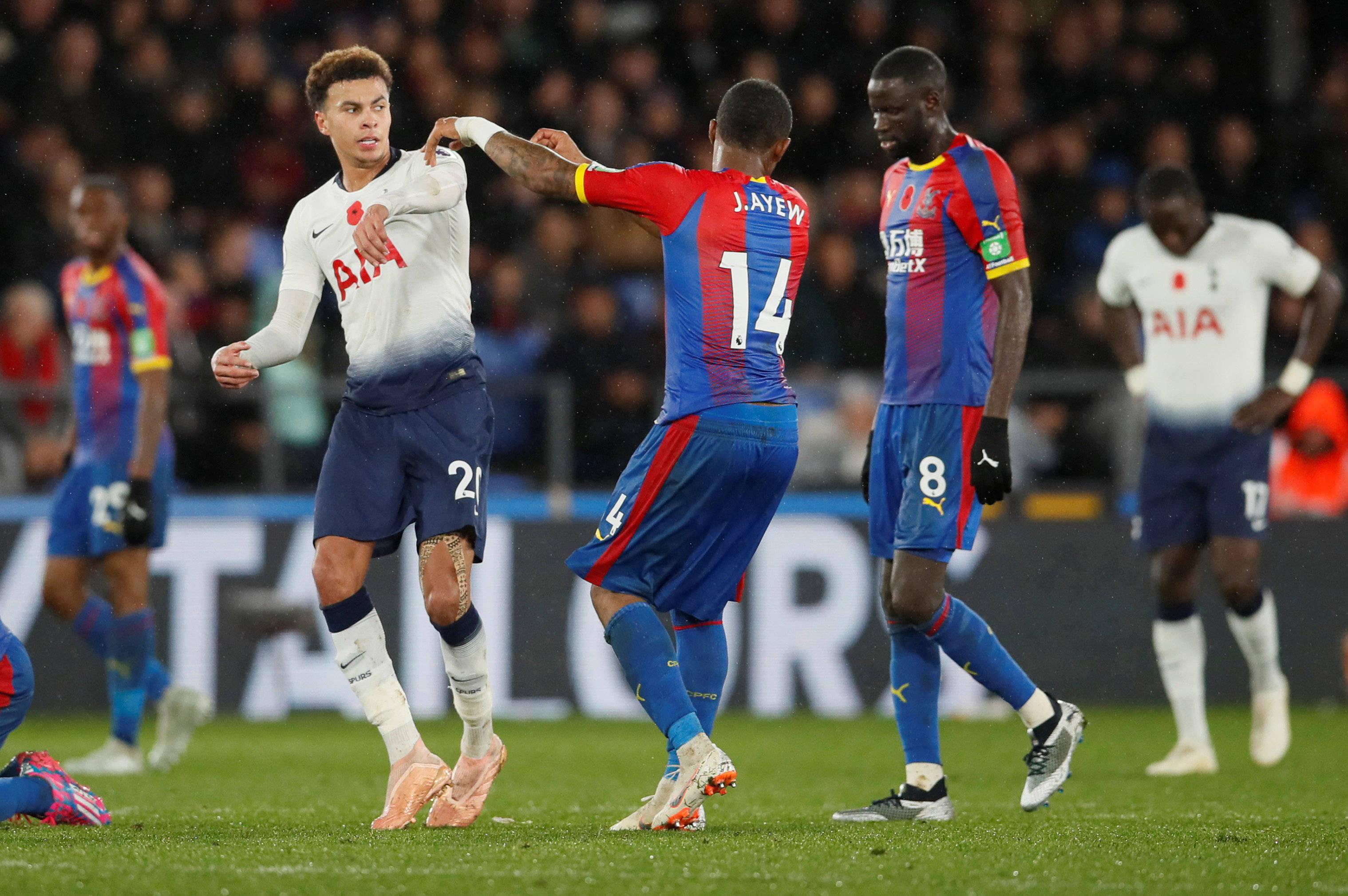 曼联主场被曼城横扫，吞下两连败