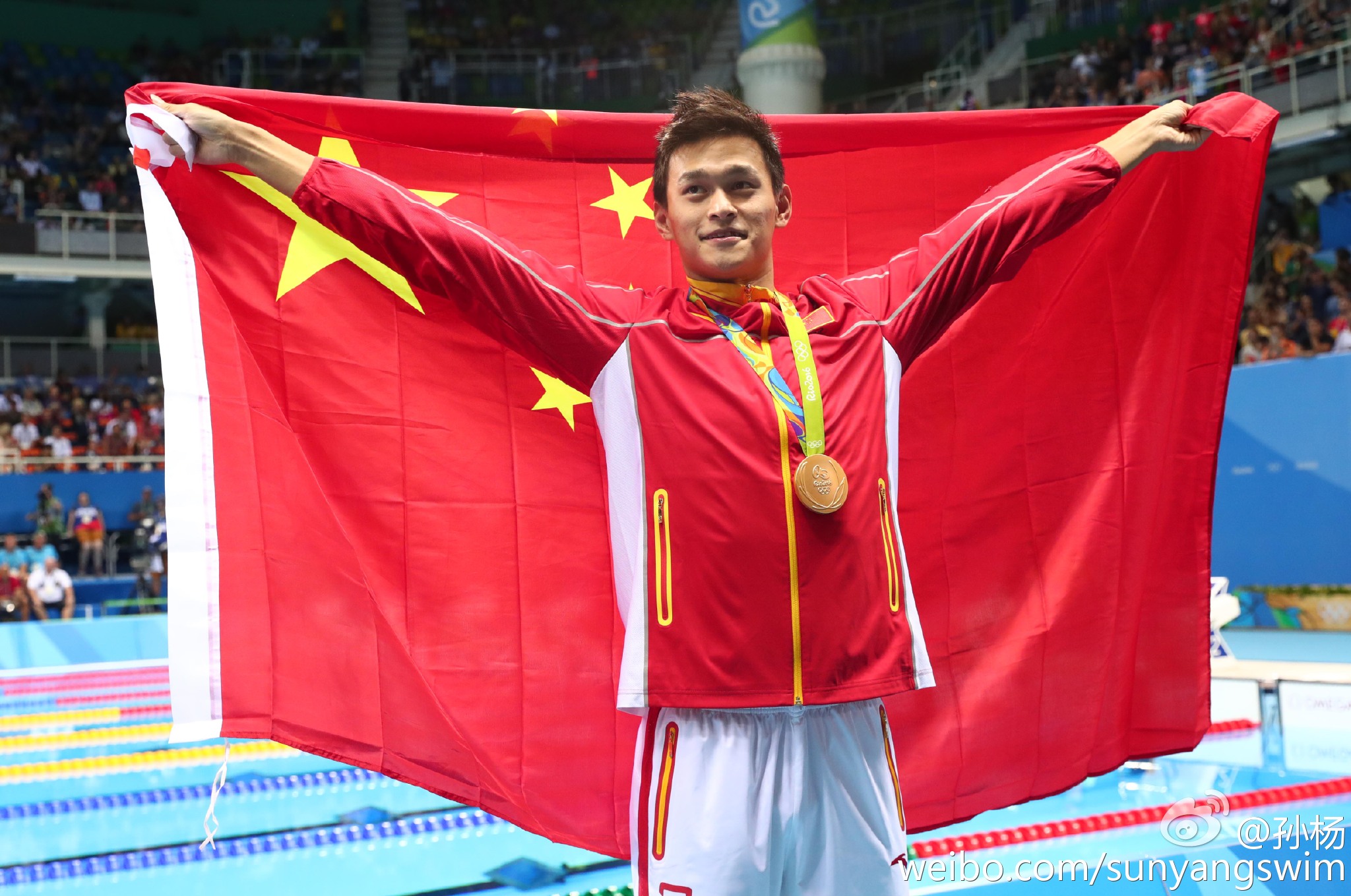 南非游泳健将力压群雄,夺得金牌 南非游泳健将力压群雄,夺得金牌