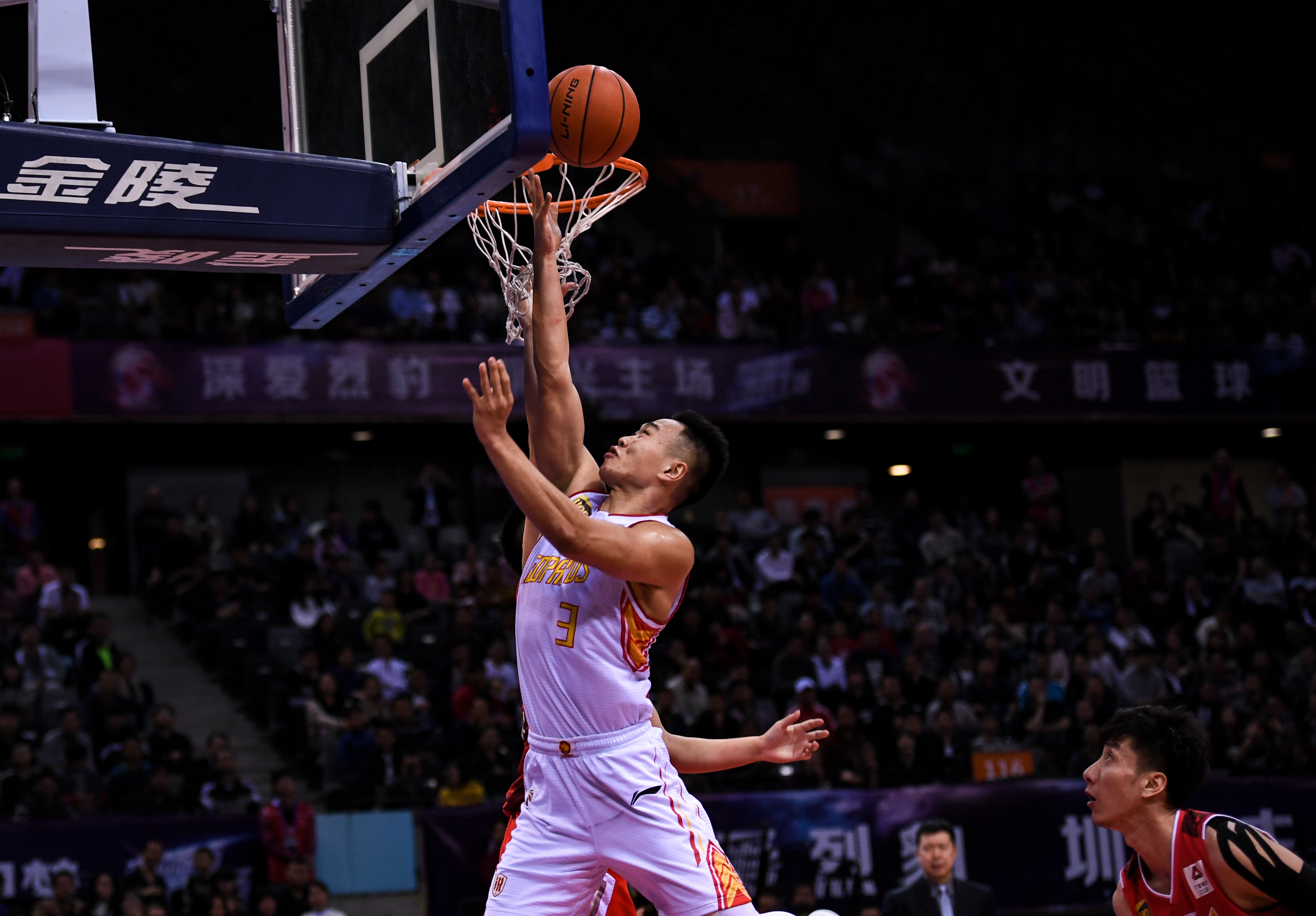 上篮得分瞬间球队气质魅力尽显