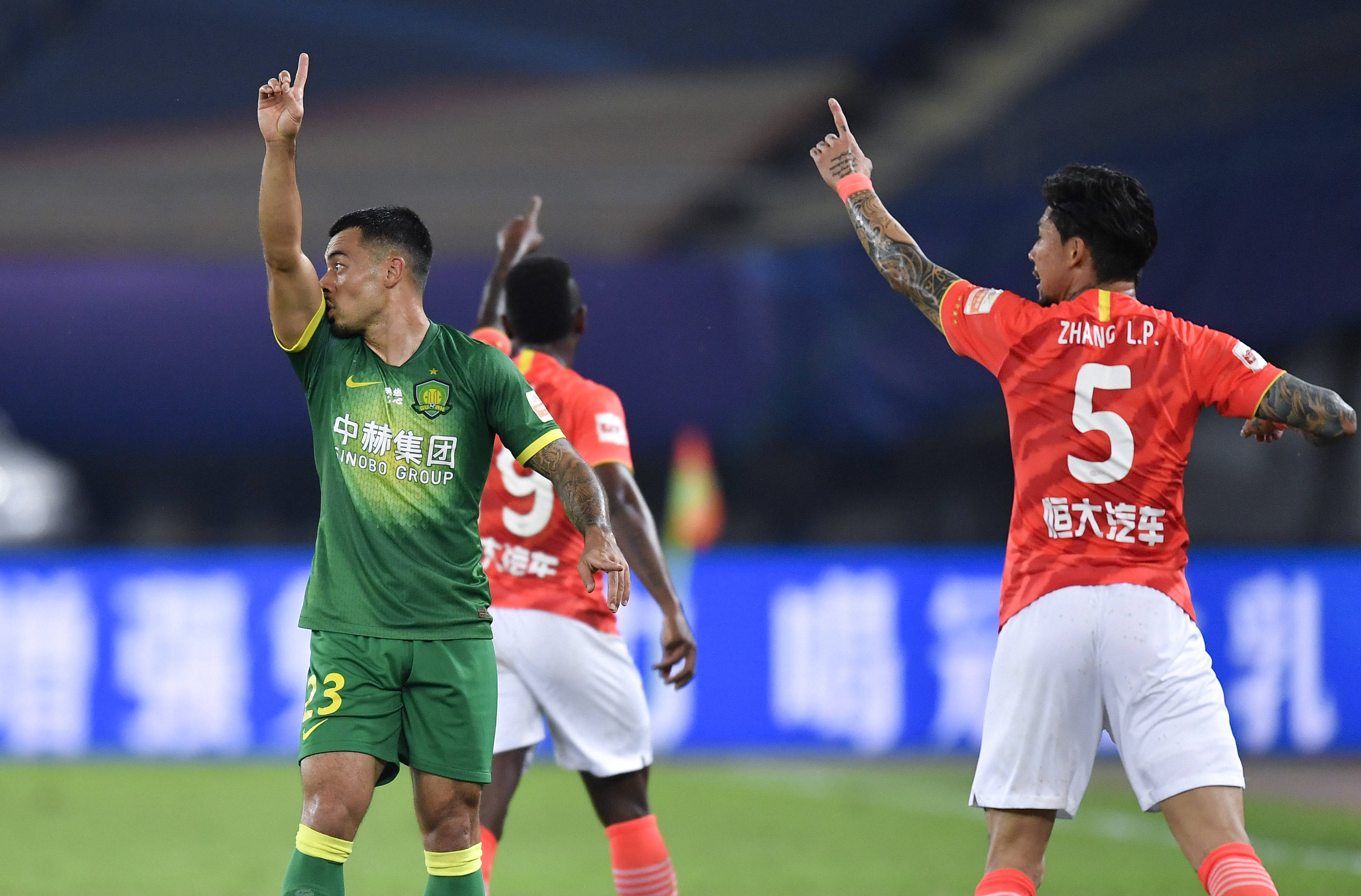 北京中赫国安大胜重庆斯威，稳固领先位置