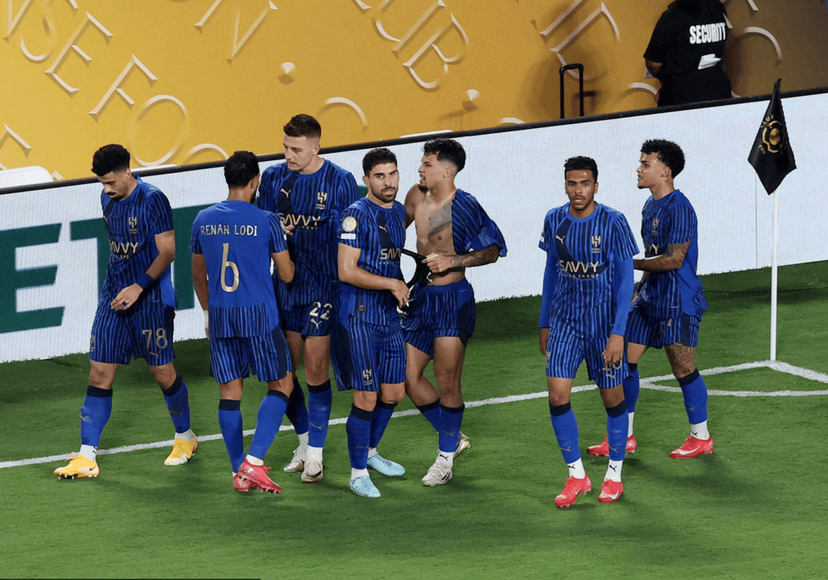 多特蒙德客场大胜,重回联赛争冠行列 多特蒙德客场大胜,重回联赛争冠行列