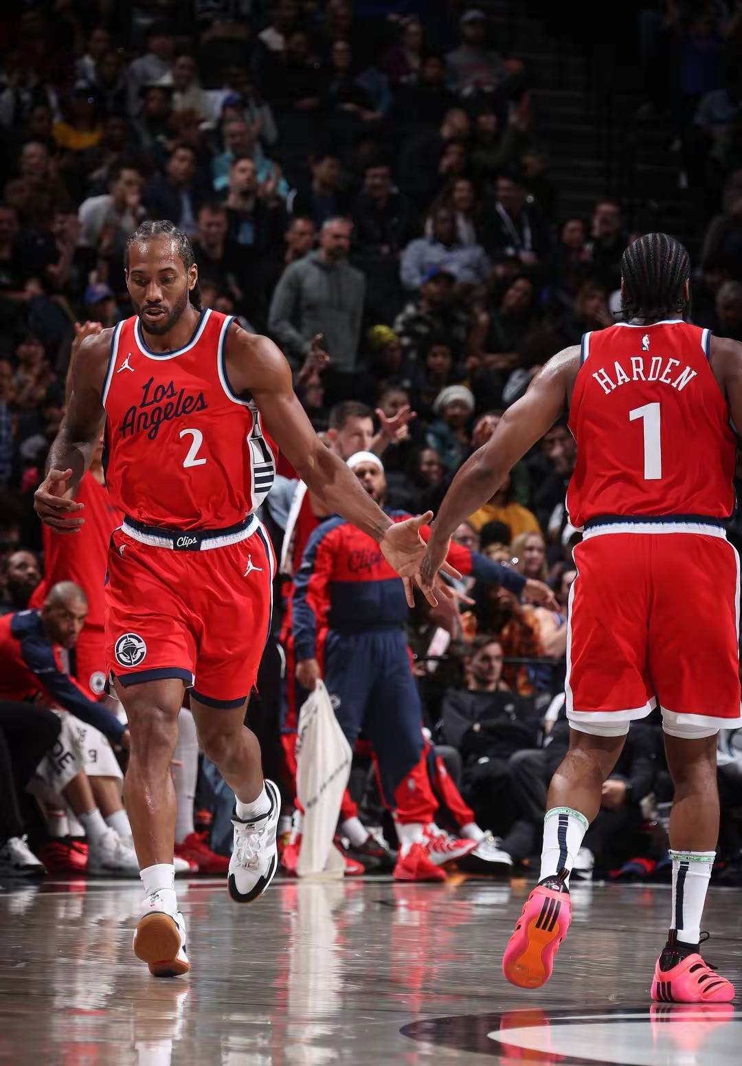 PG电子游戏-快船客场击败勇士，莱昂纳德砍下30分领军取胜