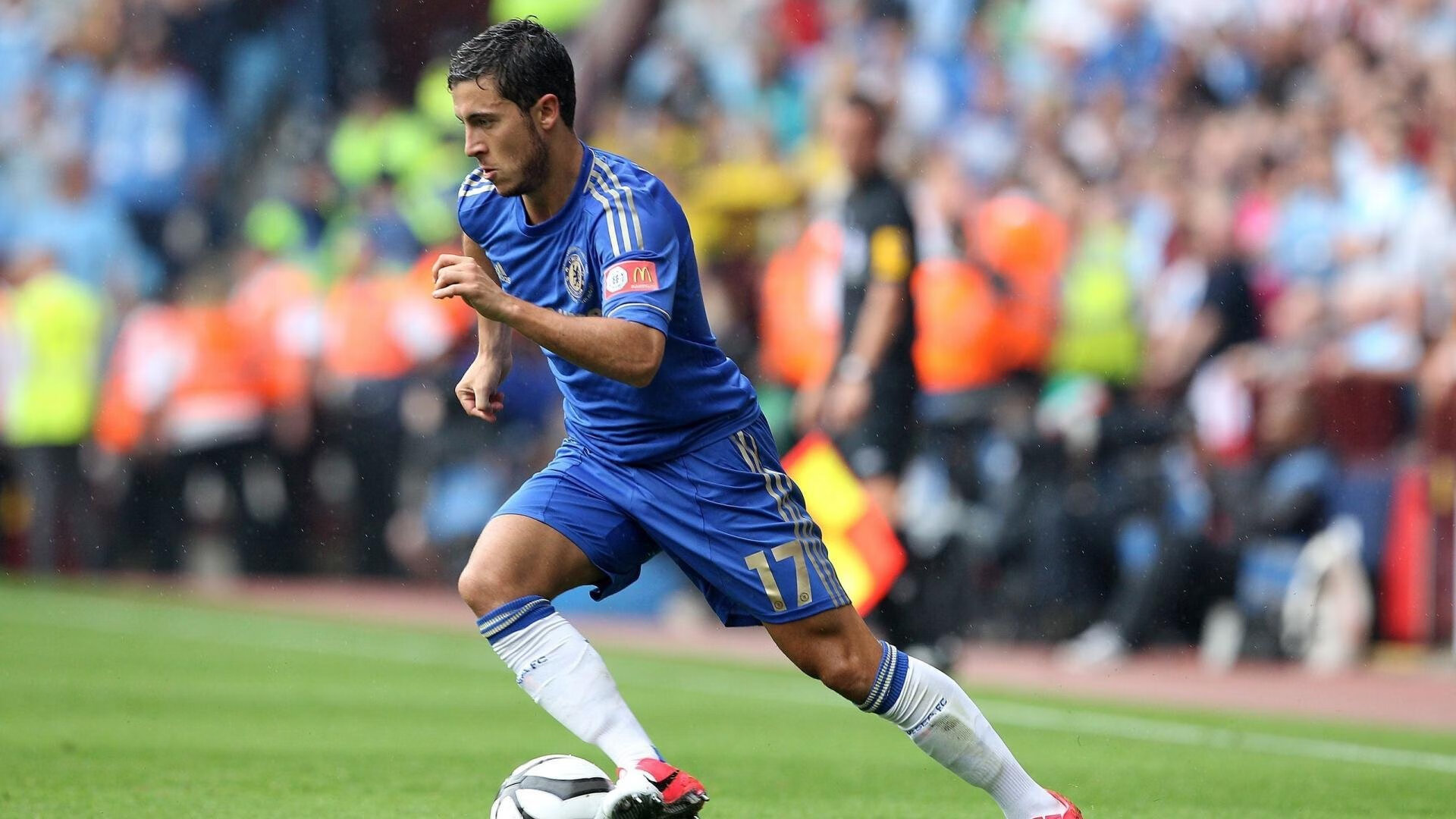 维斯塔潘一锤定音,在梅赛德斯与法拉利的鏖战中撕裂王朝帷幕