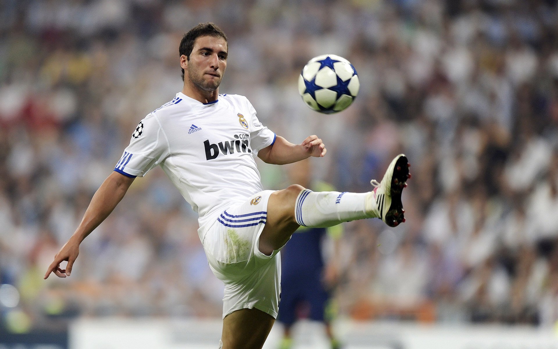 鏖战英格兰，铁血马竞的远征与梅西王座的遥远阴影